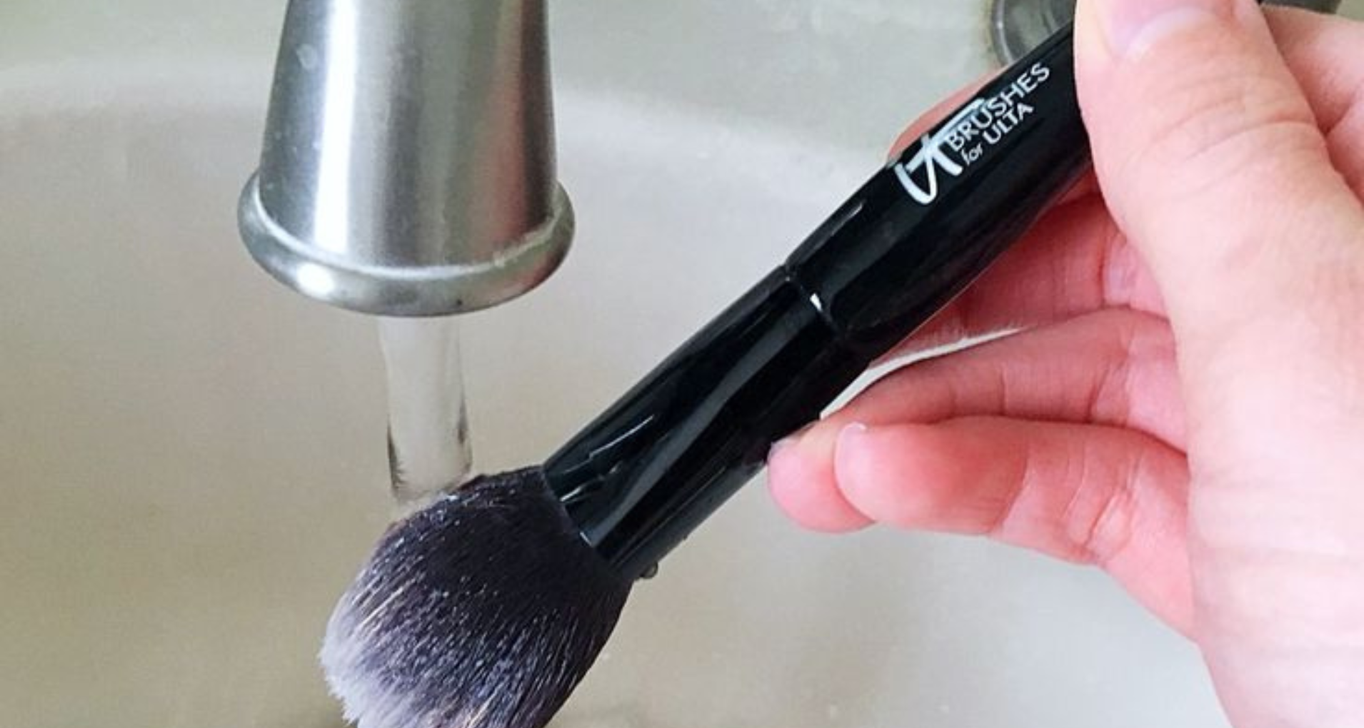 mistakes to avoide during cleaning of makeup brushes